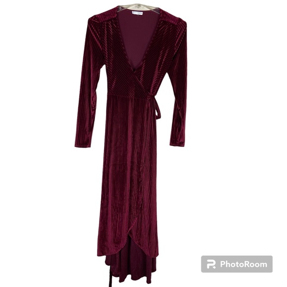 jada ribbed velvet wrap dress Say hello to our best-selling Jada Ribbed Velvet Wrap Dress in Dusty Sage! This dress is a true wrap style with a gorgeous tulip style skirt and soft ribbed velvet! Perfect